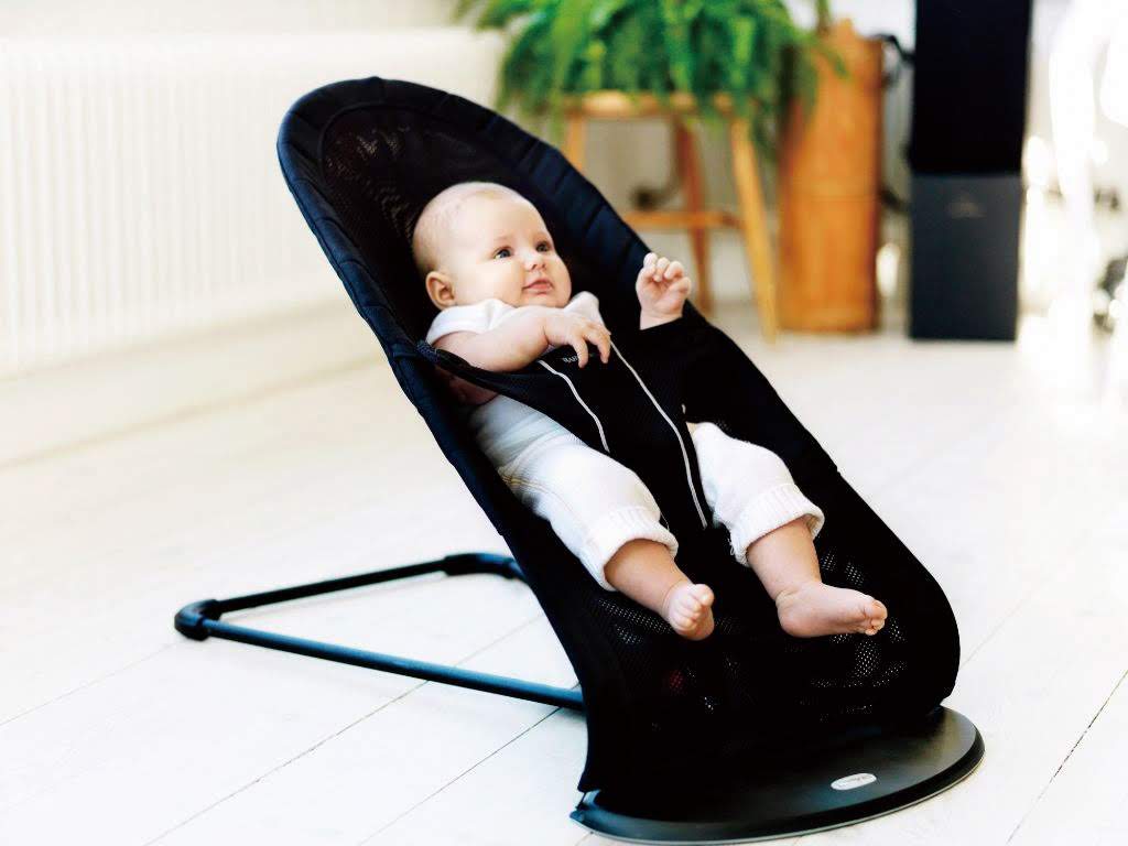 バウンサーいつまで問題を解決！生後6ヵ月で卒業する家庭が多い理由