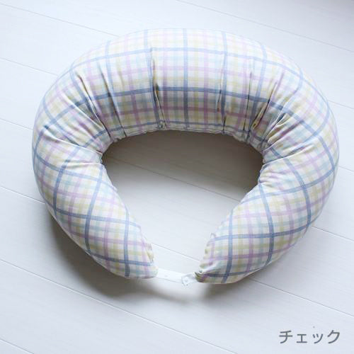 抱き枕にもなる大きめサイズの授乳クッション ニシザキ