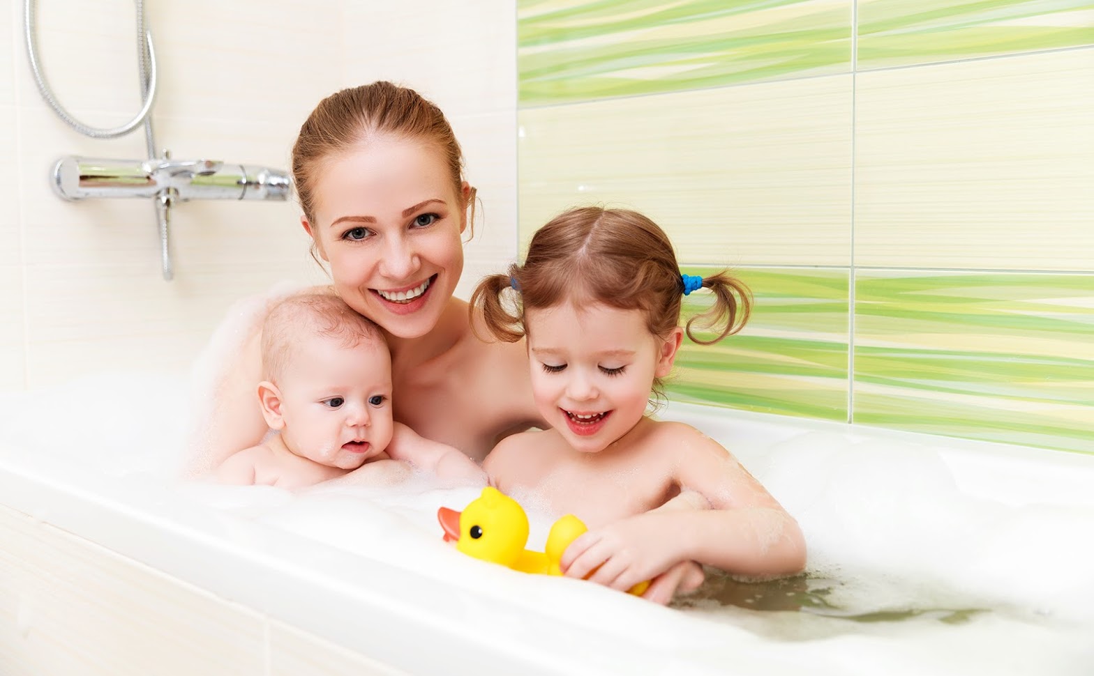 新米ママと赤ちゃんのお風呂デビューをスムーズにするための入浴方法