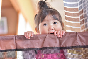 設置場所で選ぶ！置くだけベビーゲートが人気のワケと買う前の注意点