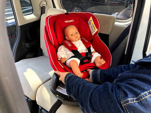 軽自動車でも楽に使える！回転式チャイルドシートの魅力と取り付け方法