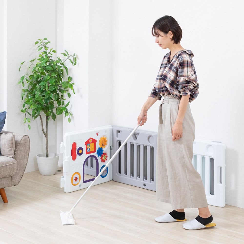 【6ヵ月レンタル割引中】ミュージカルキッズランドDX ホワイト＆グレー パネル6枚 日本育児 扉付き おもちゃパネル付き パネル追加可能