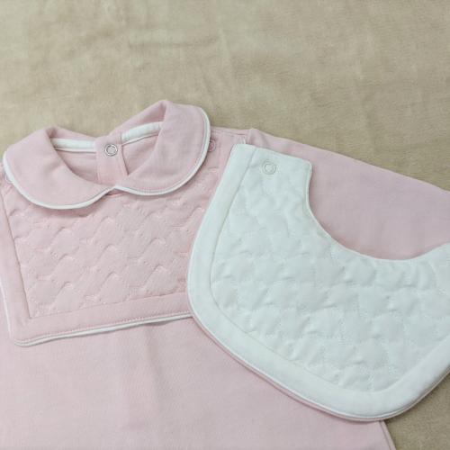 ジョルジオアルマーニ スタイ付ロンパース (ピンク) – ベビー用品