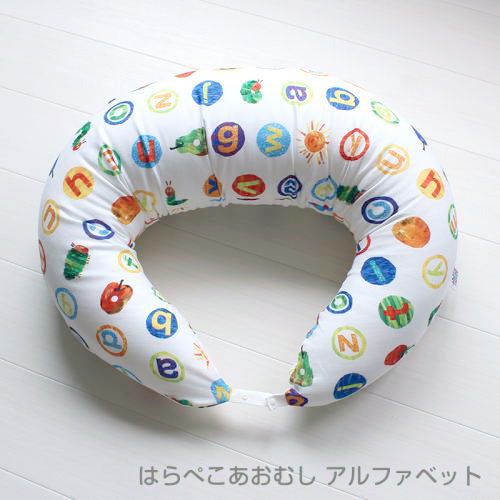 抱き枕にもなる大きめサイズの授乳クッション